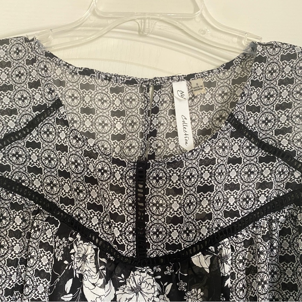 NY Collection Sheer Cut Out Shoulder Blouse | Size Small - Picture 3 of 9